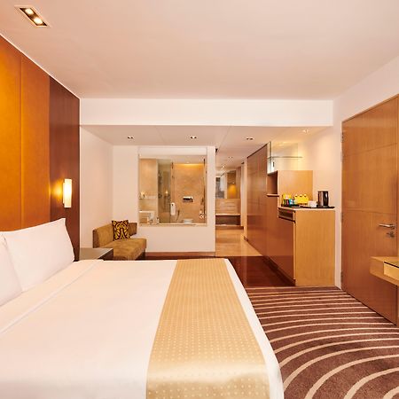 Holiday Inn Mumbai International Airport By Ihg Exterior foto A room at the hotel