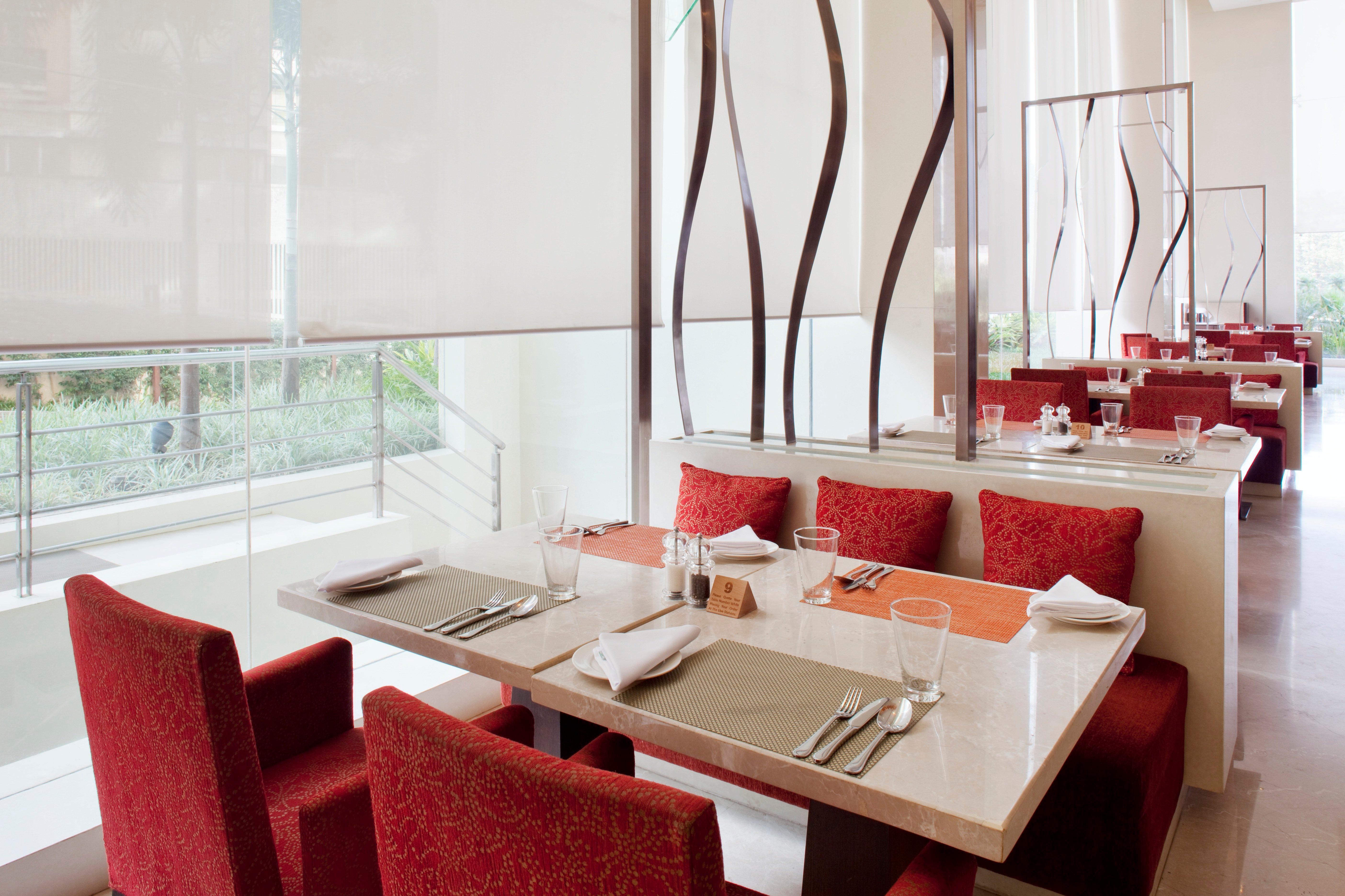 Holiday Inn Mumbai International Airport By Ihg Einrichtungen foto The restaurant