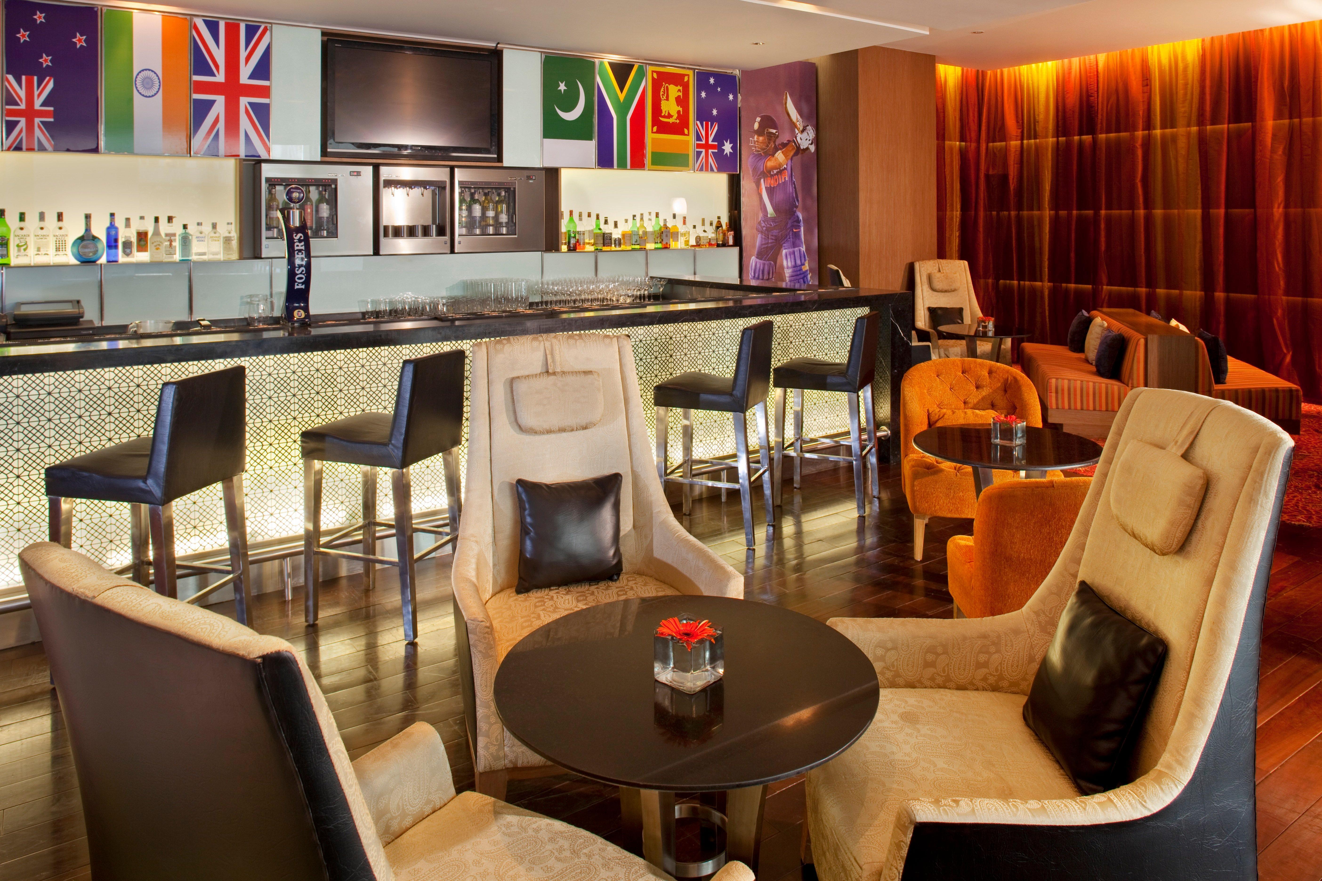 Holiday Inn Mumbai International Airport By Ihg Exterior foto The bar at the lounge