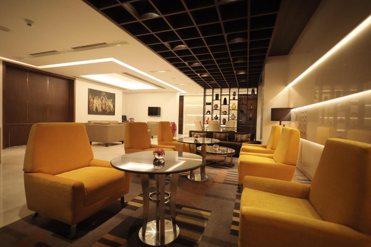 Holiday Inn Mumbai International Airport By Ihg Exterior foto The lounge at the airport