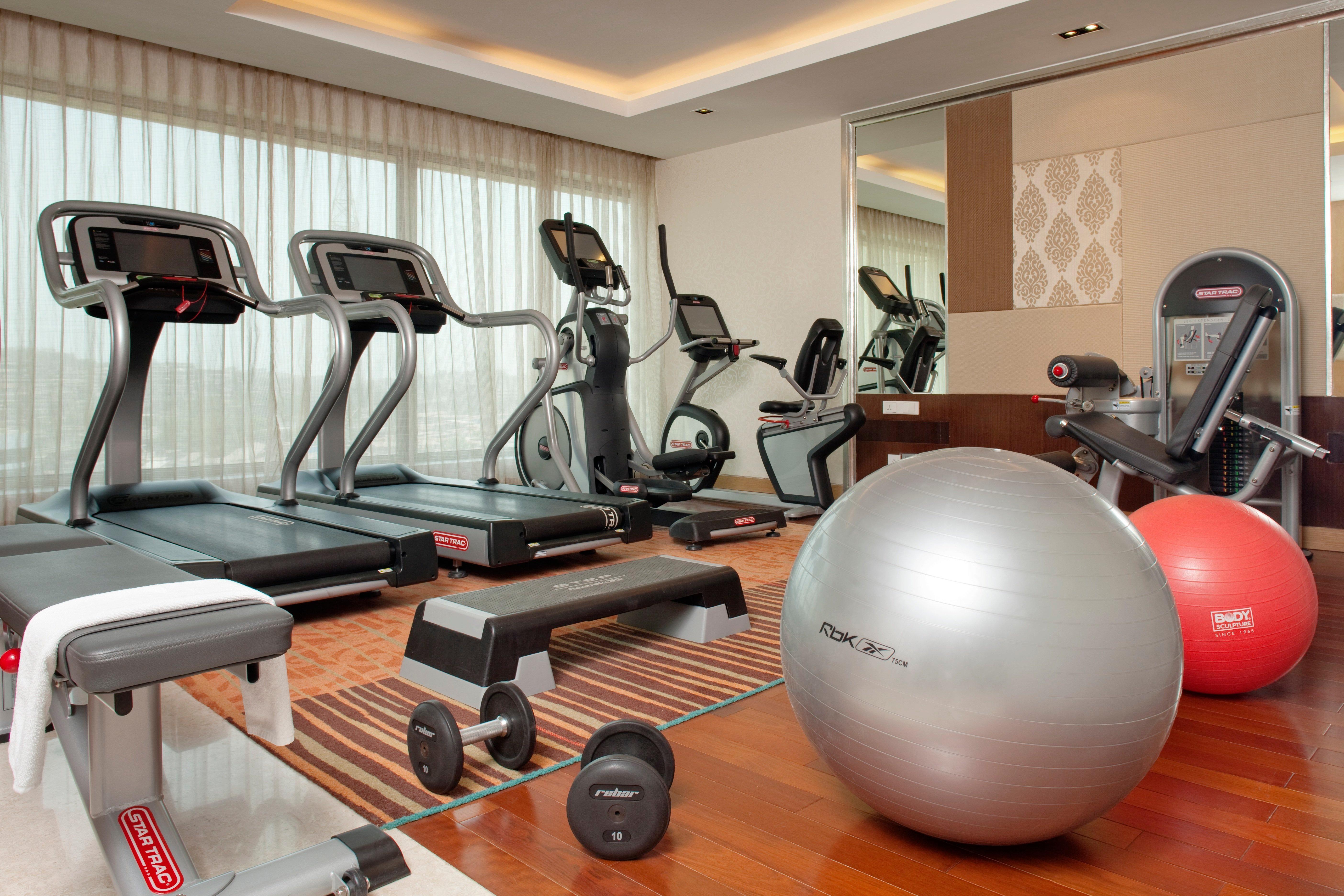 Holiday Inn Mumbai International Airport By Ihg Exterior foto A gym at a hotel