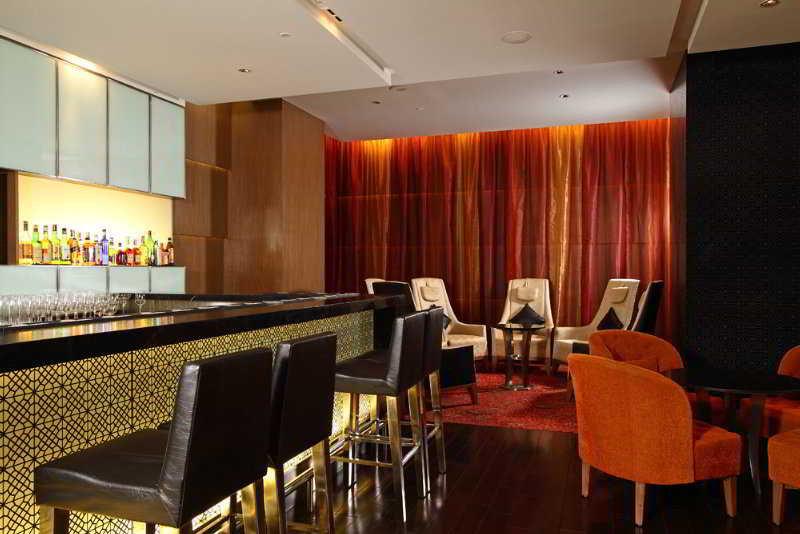 Holiday Inn Mumbai International Airport By Ihg Restaurant foto The bar at the Mandarin Oriental, Bangkok