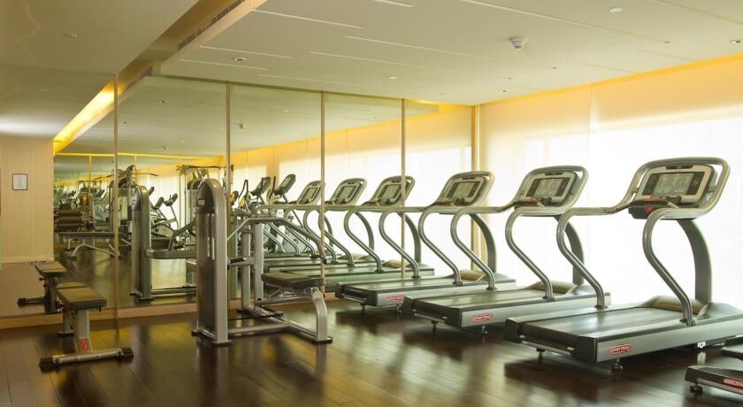 Holiday Inn Mumbai International Airport By Ihg Exterior foto A row of treadmills